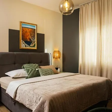 Luxury Lara With Heated Pool, Hot-tub And Sauna - Six Bedroom With Pool *