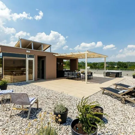 Luxury Lara With Heated Pool, Hot-tub And Sauna - Six Bedroom With Pool 别墅