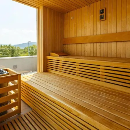 Luxury Lara With Heated Pool, Hot-tub And Sauna - Six Bedroom With Pool *